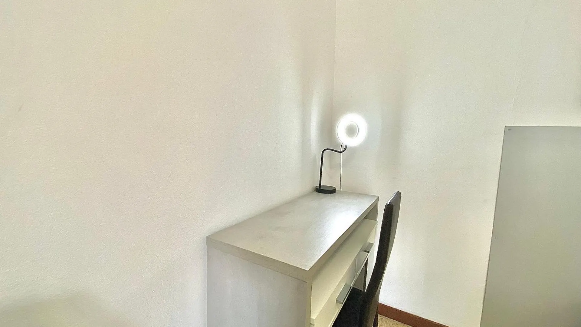 Apartment Famagosta Home, Navigli Style, Accanto A Metropolitana M2 Verde, Confortevole E Spazioso Per Gruppi O Famiglie Milan