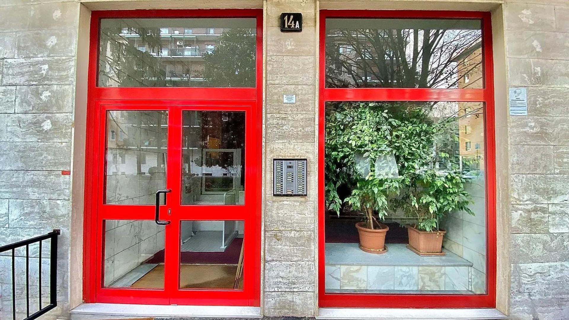 Famagosta Home, Navigli Style, Accanto A Metropolitana M2 Verde, Confortevole E Spazioso Per Gruppi O Famiglie Milan 0*,  Italy